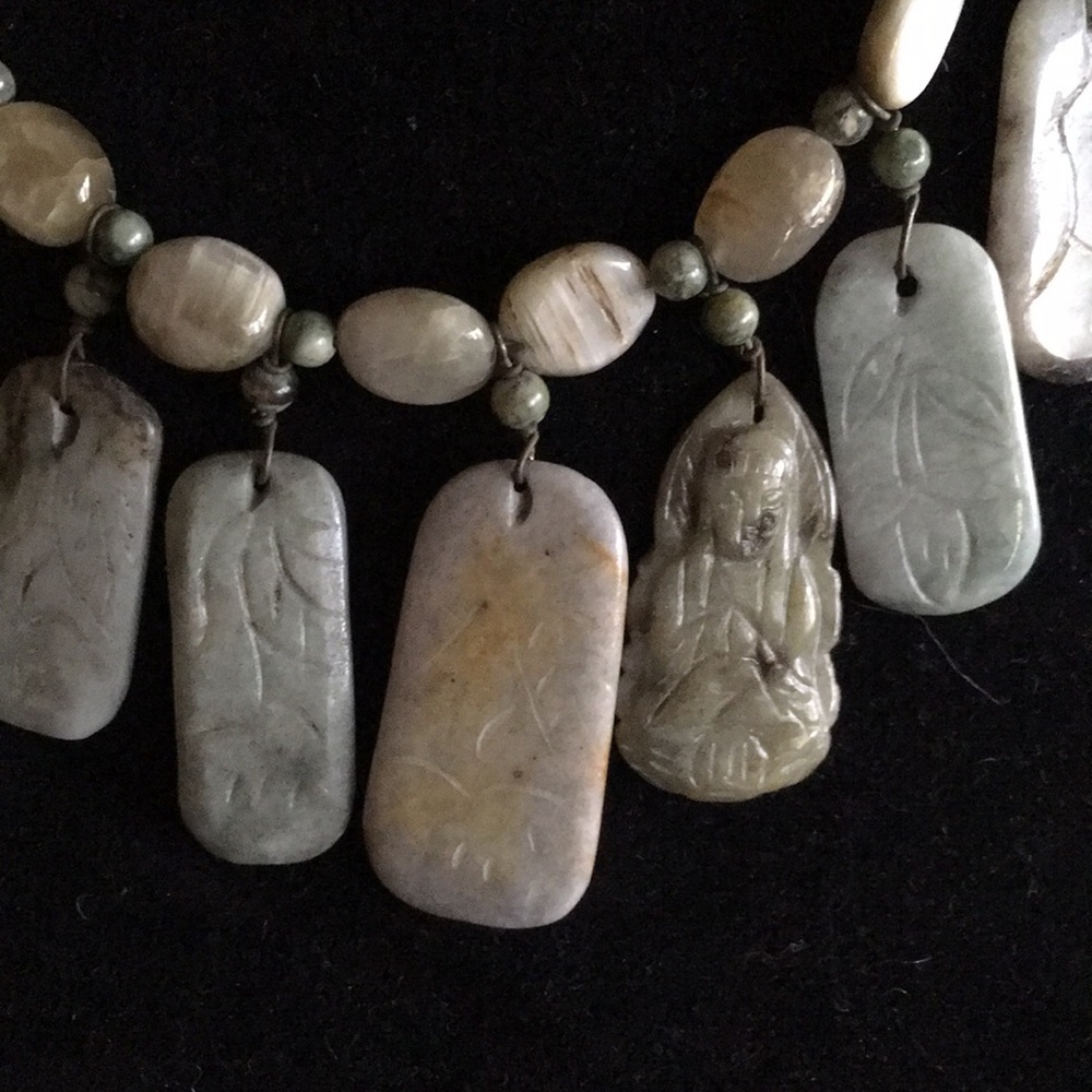 A beaded dangle necklace designed with stones.